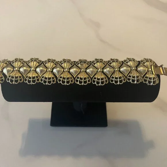 Vintage  Pegasus CORO Filigree Bow Link Bracelet - Picture 3 of 5